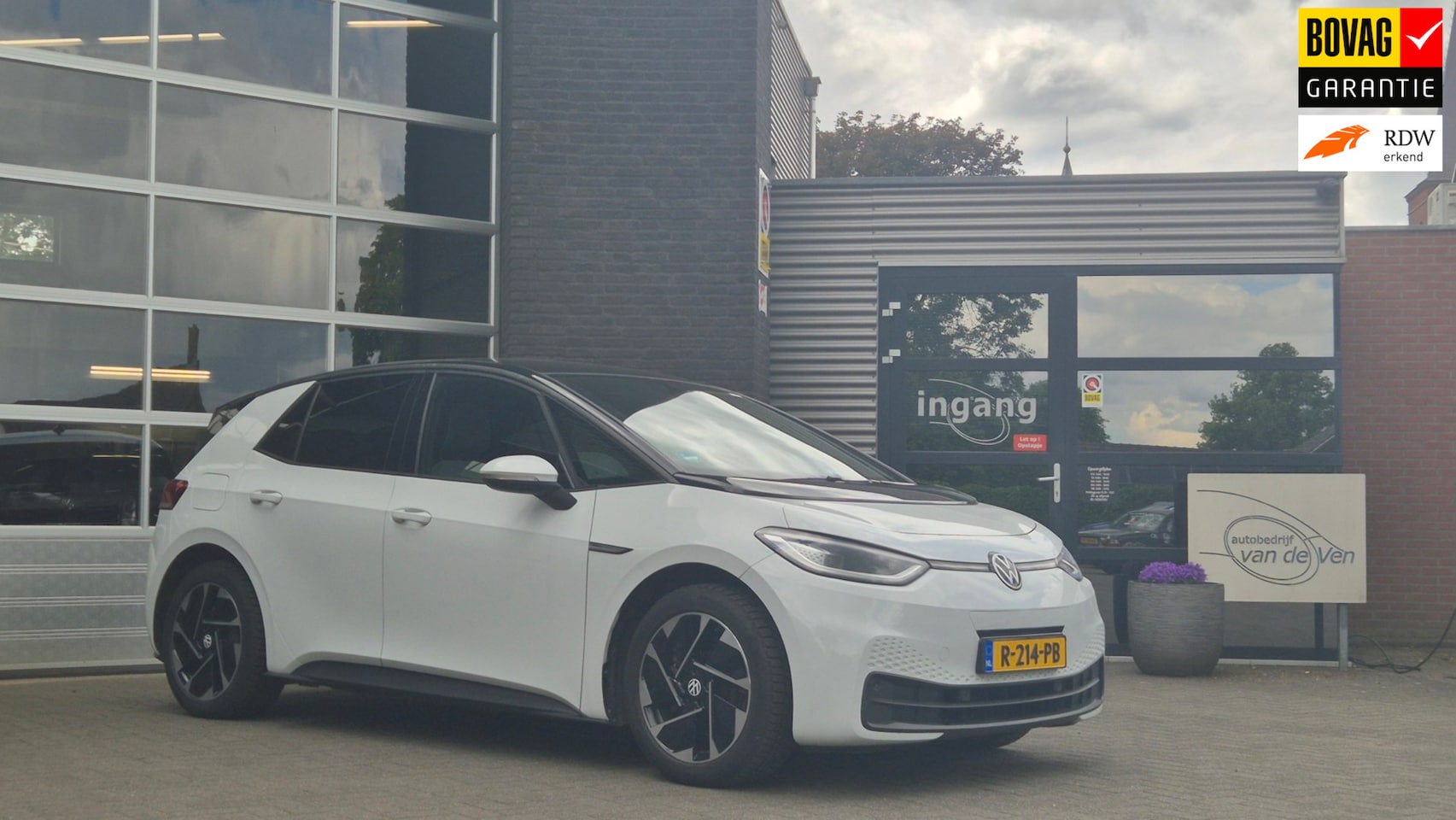 Volkswagen ID.3 - Life 58 kWh Life 58 kWh, pano, camera, stoelverwarming, trekhaak, app connect - AutoWereld.nl