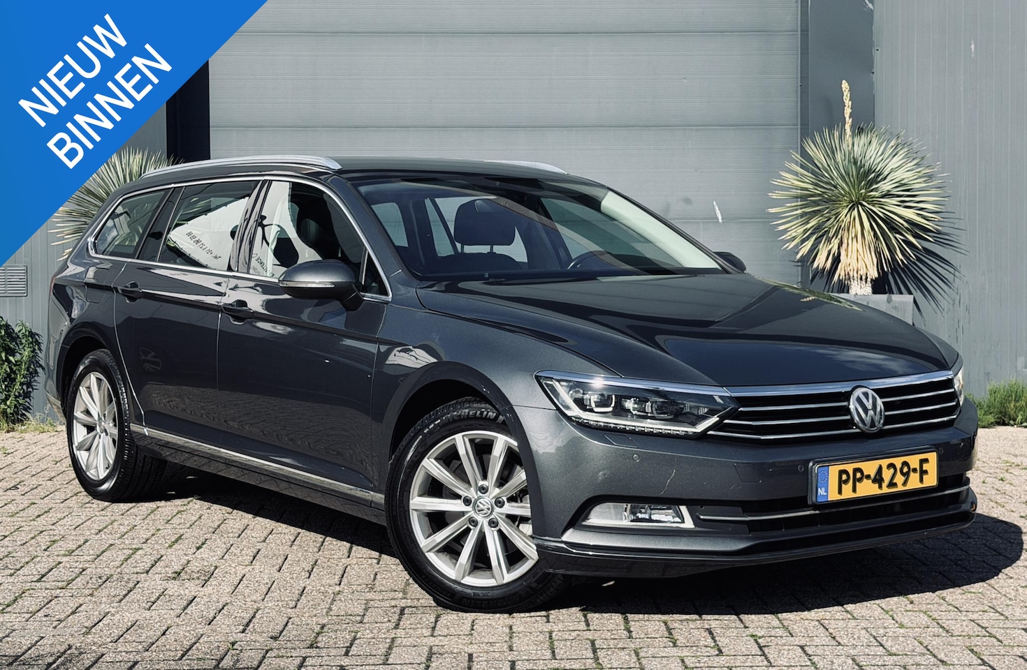 Volkswagen Passat Variant - 1.8 TSI Business Edition R 1.8 TSI Business Edition R - AutoWereld.nl