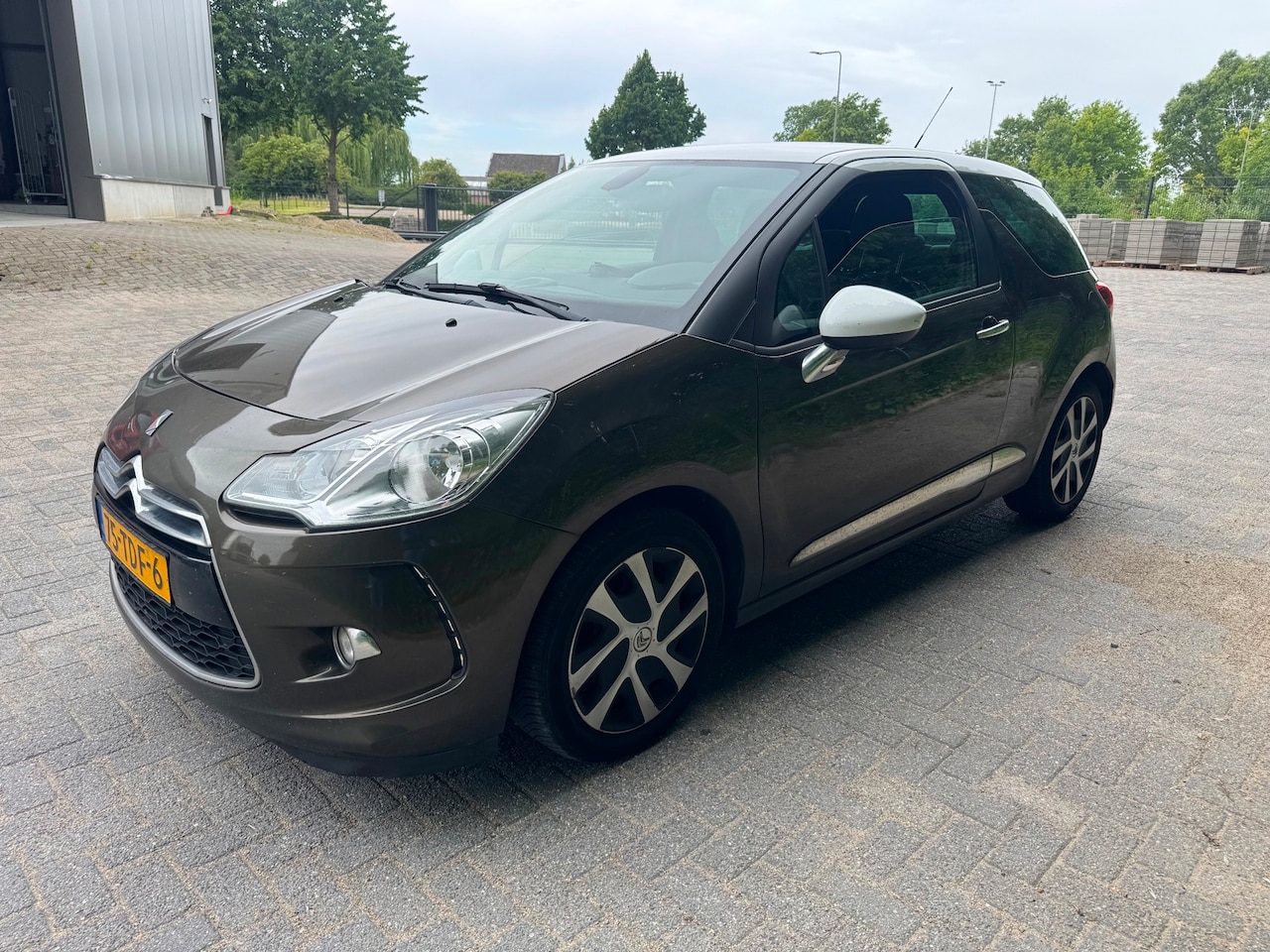 Citroën DS3 - 1.6 e-HDi So Chic 1.6 e-HDi So Chic Navi Clima - AutoWereld.nl