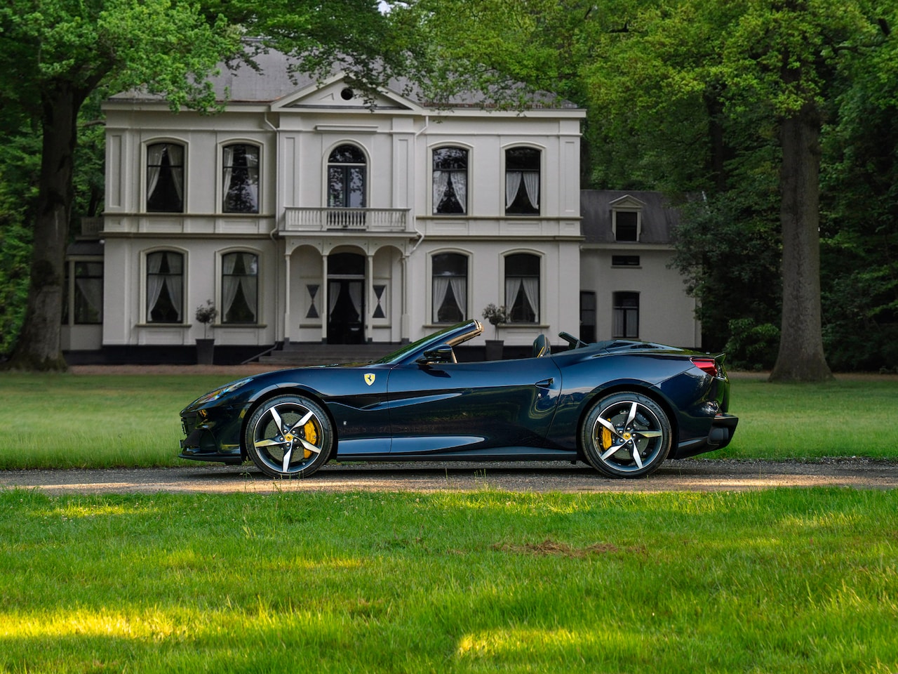 Ferrari Portofino M - 3.9 V8 | Blu America! | Pass. display | Veel alcantara! | Carbon interieur - AutoWereld.nl