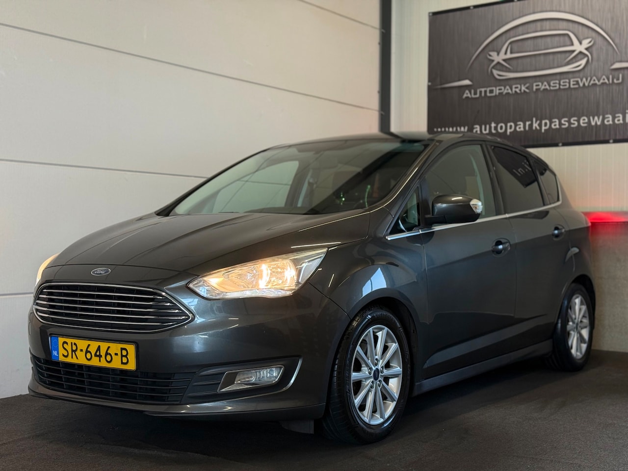 Ford C-Max - 1.0 Titanium Cruise Control, Apple Carplay, Achteruitrijcamera, Trekhaak, Keyless, Electro - AutoWereld.nl