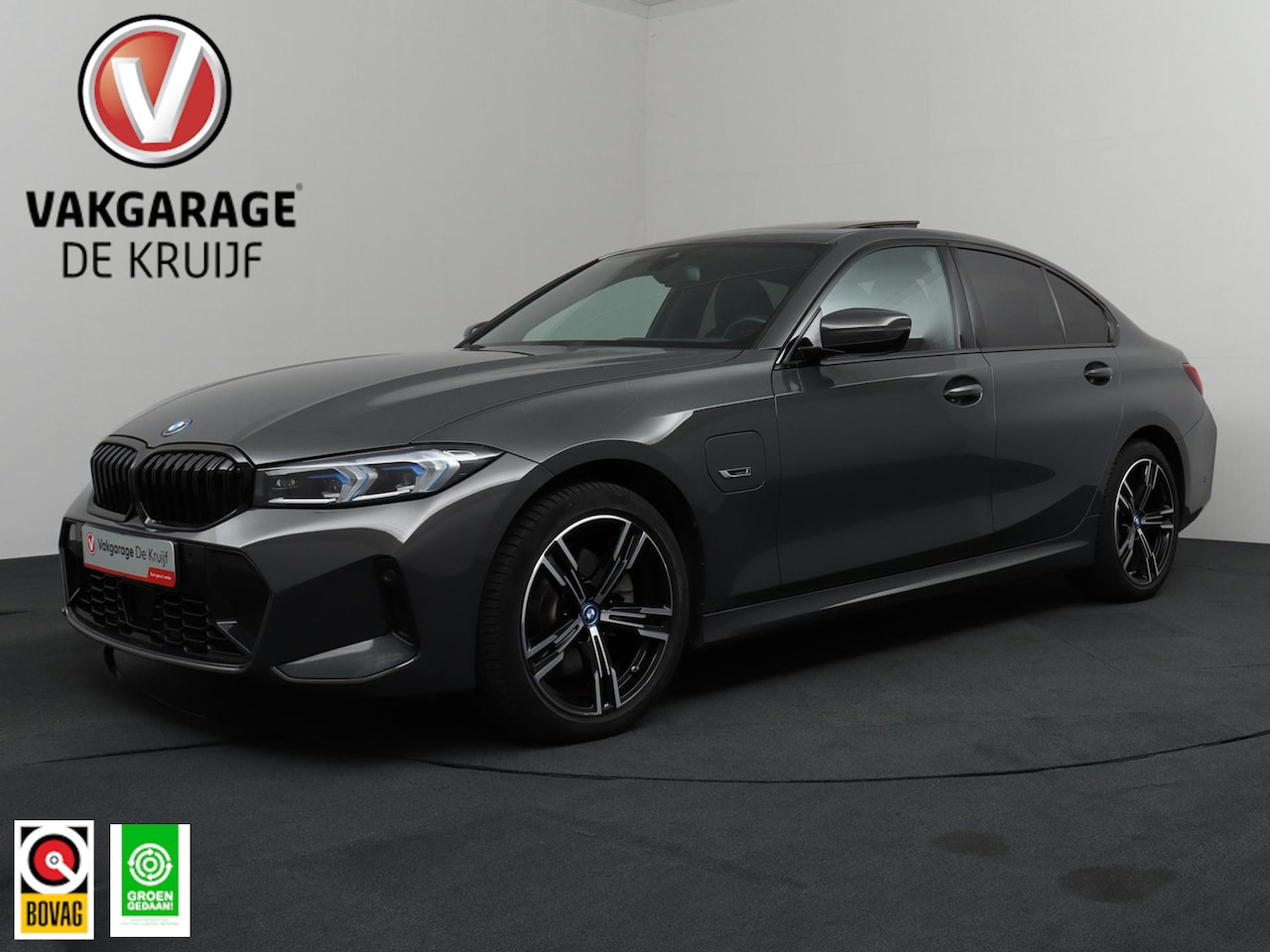 BMW 3-serie - 330 e M-Sport X-Drive | VOL! | Harman Kardon | ACC | Panoramadak | Camera! - AutoWereld.nl