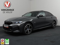 BMW 3-serie - 330 e M-Sport X-Drive | VOL | Harman Kardon | ACC | Panoramadak | Camera