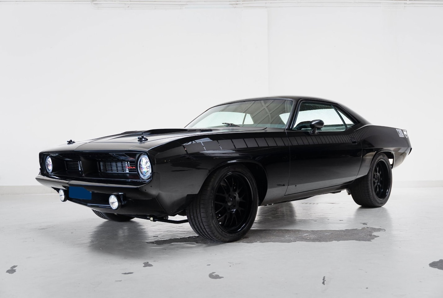 Plymouth Barracuda - V10 Restomod - Performance Setup - Nut-and-Bolt Rebuilt - AutoWereld.nl