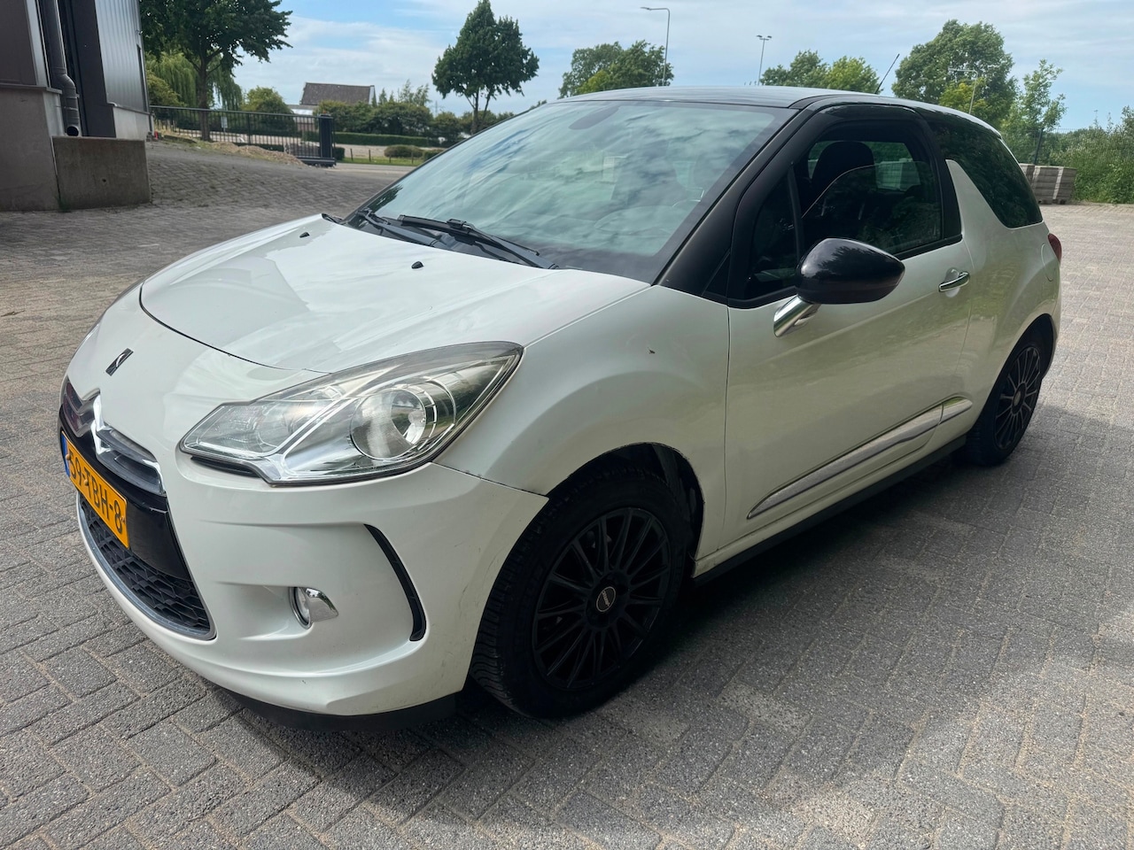 Citroën DS3 - 1.6 e-HDi So Chic 1.6 e-HDi So Chic clima - AutoWereld.nl