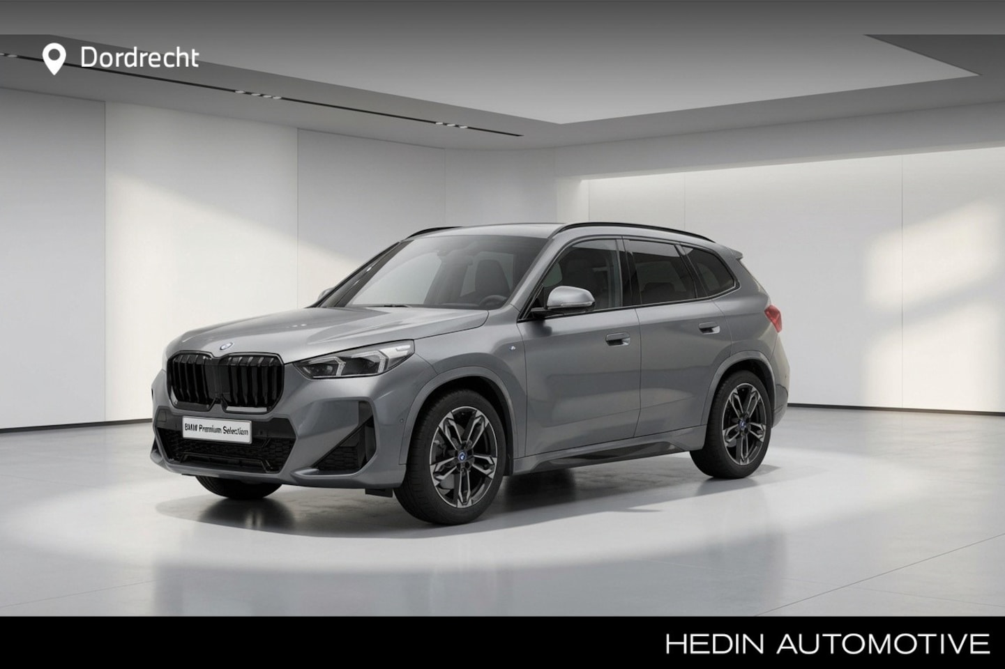 BMW iX1 - xDrive30 67 kWh | M-Sport | Frozen Grey Mat | 19" | Panorama | Trekhaak - AutoWereld.nl