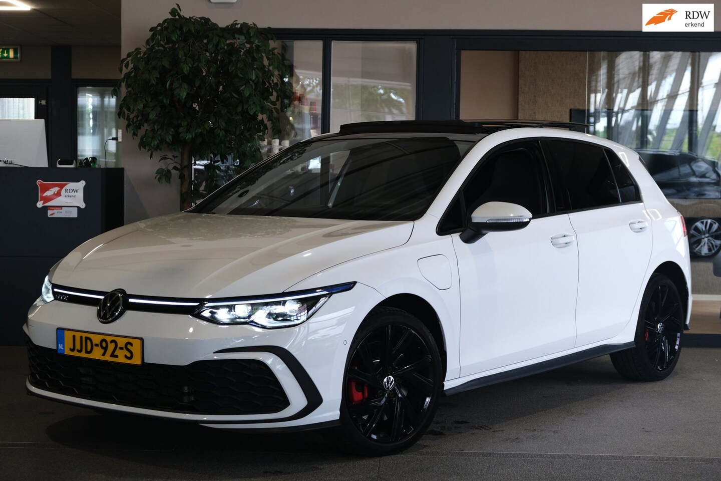 Volkswagen Golf - 8 1.4 eHybrid GTE 245PK Pano IQ Cam HuD ACC - AutoWereld.nl