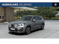 BMW iX1 - eDrive20 M Sport / Panoramadak / Trekhaak / Sportstoelen / Achteruitrijcamera / M Adaptief