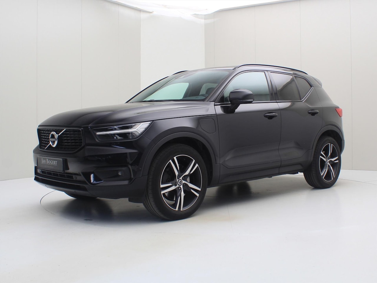 Volvo XC40 - T4 Twin Engine 211pk Geartronic R-Design 92% SoH [ PANODAK+CAMERA+H&K+ACC+CLIMAAT+PDC+LED+ - AutoWereld.nl