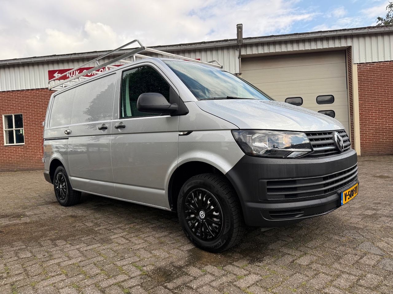 Volkswagen Transporter - 2.0 TDI L1H1 euro 6 navi airco cruise - AutoWereld.nl
