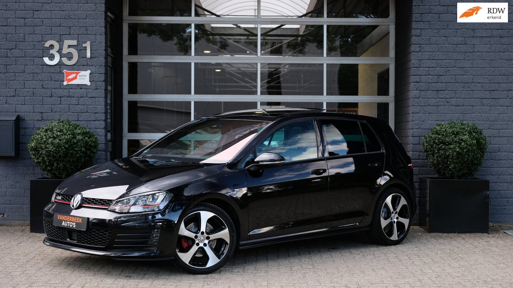 Volkswagen Golf - 2.0 TSI GTI ACC|DYN|PANO|LEDER|VOL! - AutoWereld.nl