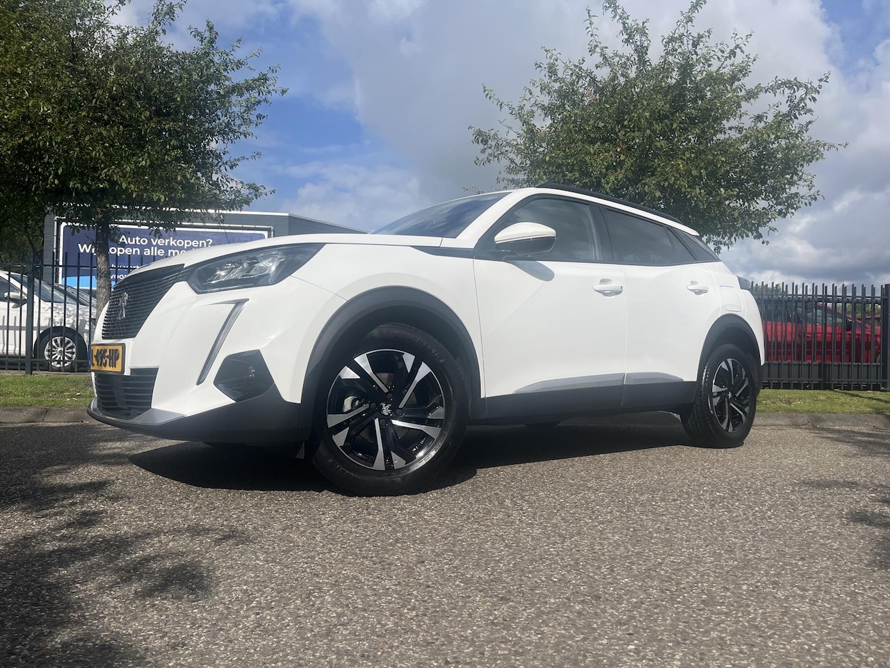 Peugeot 2008 - 1.2 Puretech 100pk Blue Lease Allure Clima Navi LM Mooi - AutoWereld.nl