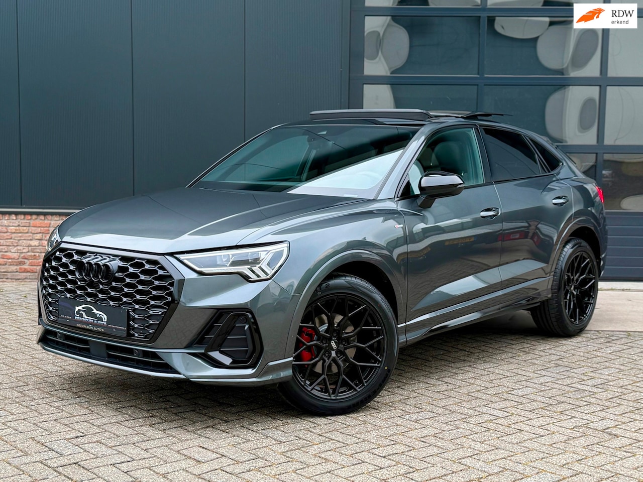 Audi Q3 Sportback - 35 TFSI S-Line 150 pk Blackstyle/pano/Camera/sfeerverlichting - AutoWereld.nl