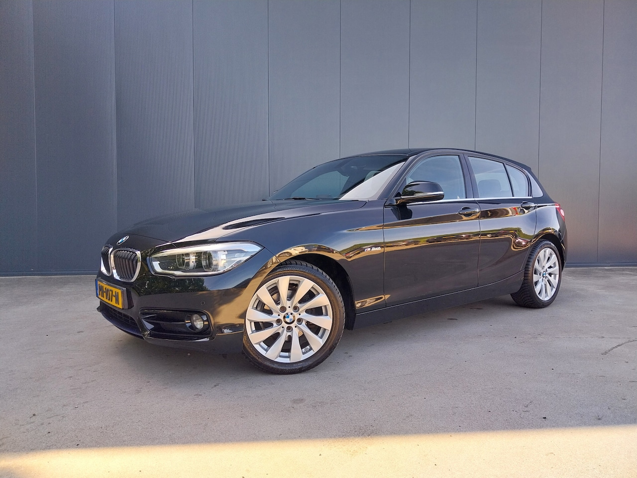 BMW 1-serie - 116d AUTOMAAT Executive XENON NAVI CRUISE ECC TREKHAAK - AutoWereld.nl