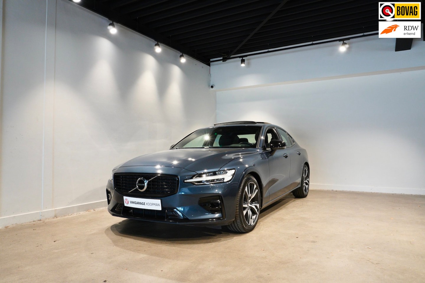 Volvo S60 - 2.0 B3 R-Design Pano|ACC|Stoel/stuur verwarming - AutoWereld.nl