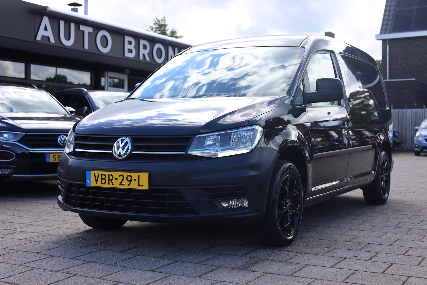 Volkswagen Caddy Maxi - 2.0 TDI L2H1 | NAVI | CARPLAY | TREKHAAK - AutoWereld.nl