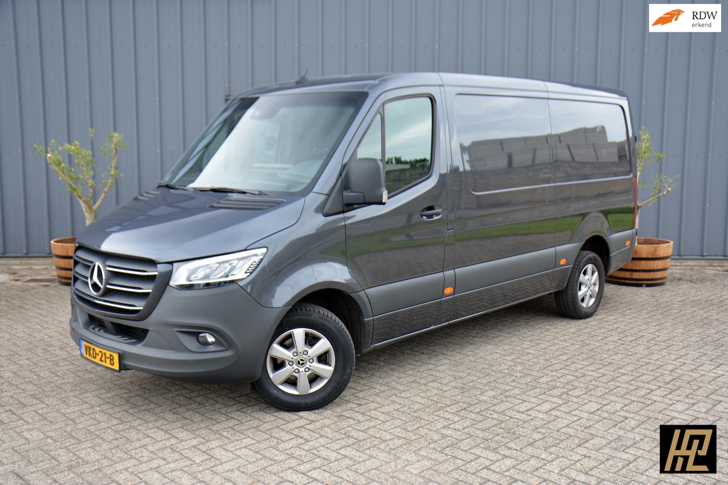 Mercedes-Benz Sprinter - 317 1.9 CDI L2 Aut. * LED * MBux * Camera * Stoelverwarming * Trekhaak * Nette werkbus van - AutoWereld.nl