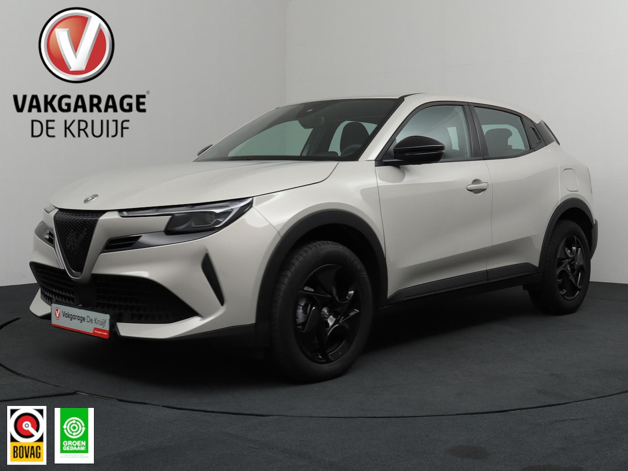 Alfa Romeo Junior - 1.2 Turbo Hybrid Ibrida | Apple Carplay | Airco | LED | ACC! - AutoWereld.nl