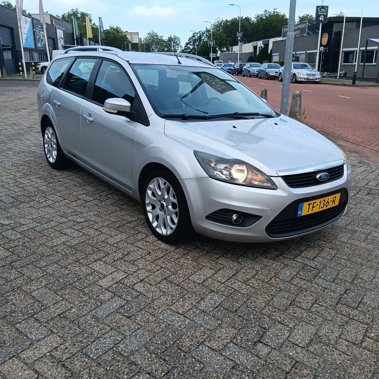 Ford Focus Wagon - 1.8 Ghia airco 5 drs apk nieuwen - AutoWereld.nl