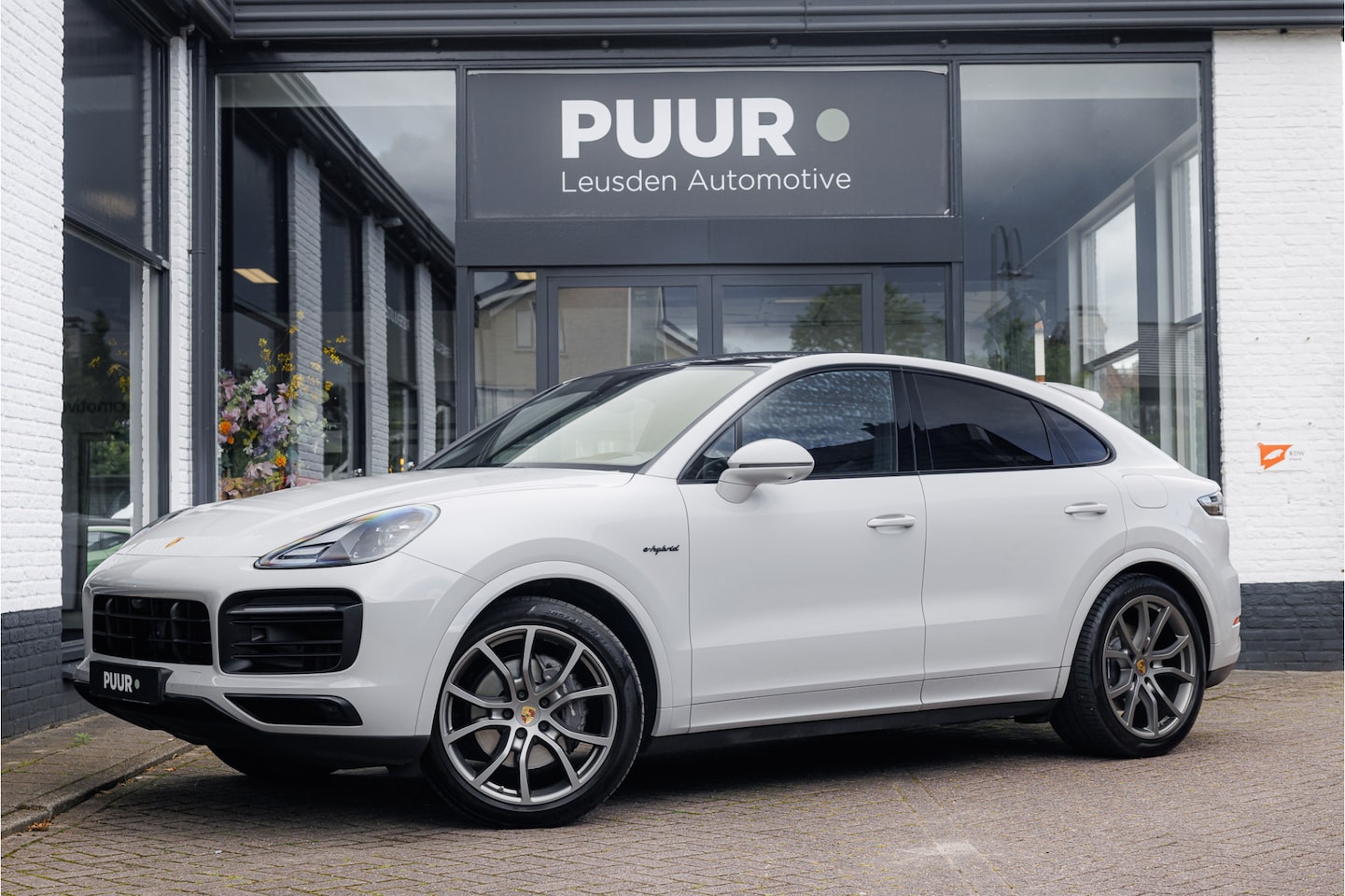 Porsche Cayenne Coupé - 3.0 E-Hybrid Platinum Edition Kreide - Trekhaak - 360 camera - AutoWereld.nl