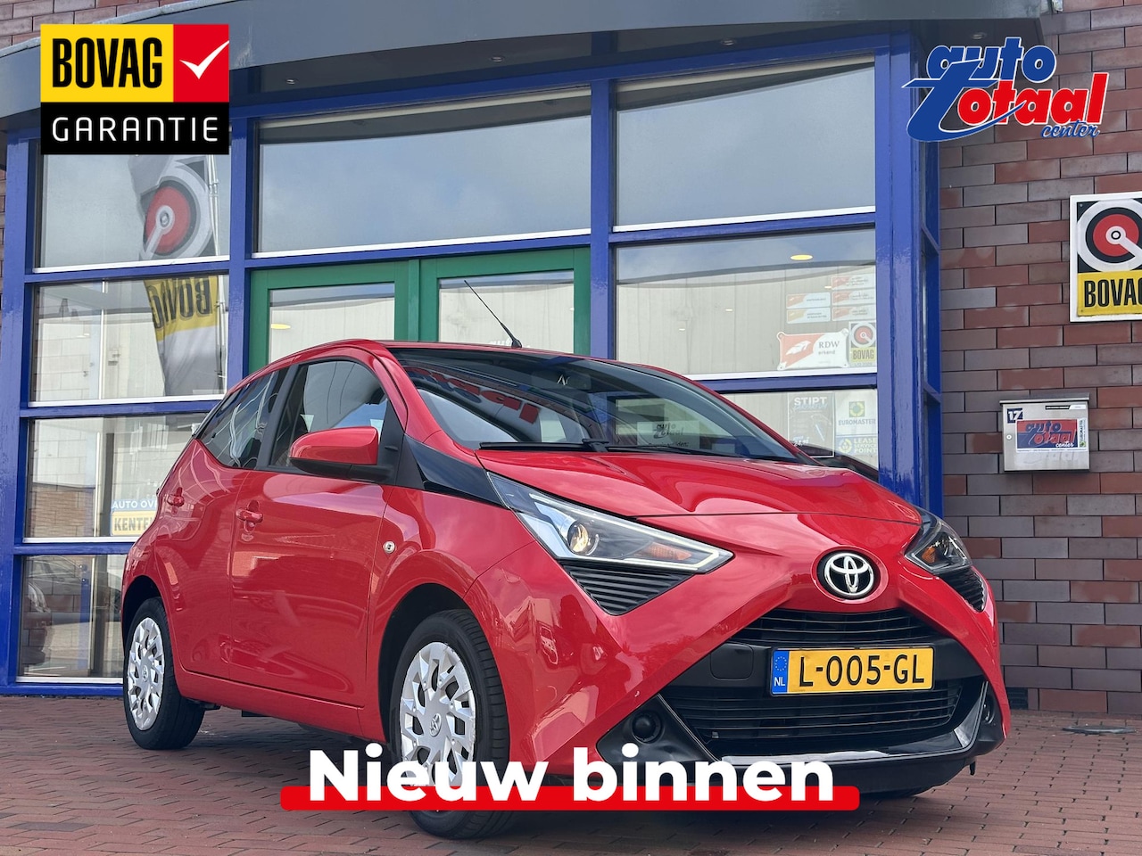 Toyota Aygo - 1.0 VVT-i x-play | Airco | Parkeer camera | - AutoWereld.nl