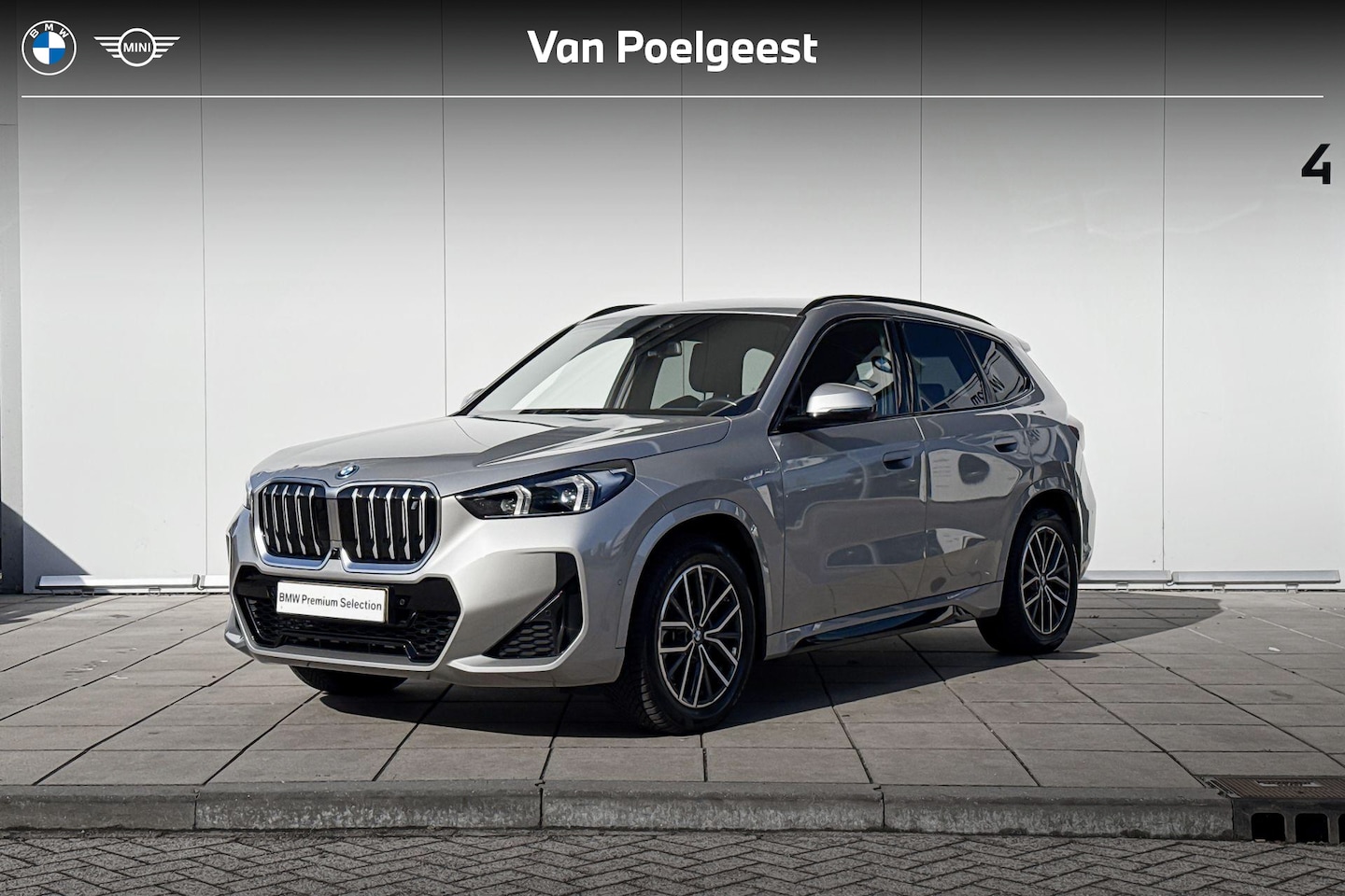 BMW iX1 - xDrive30 M-Sport 18 Inch / Comfort Acces / Electrische Zwenkhaak / Getinte Ramen Achter / - AutoWereld.nl