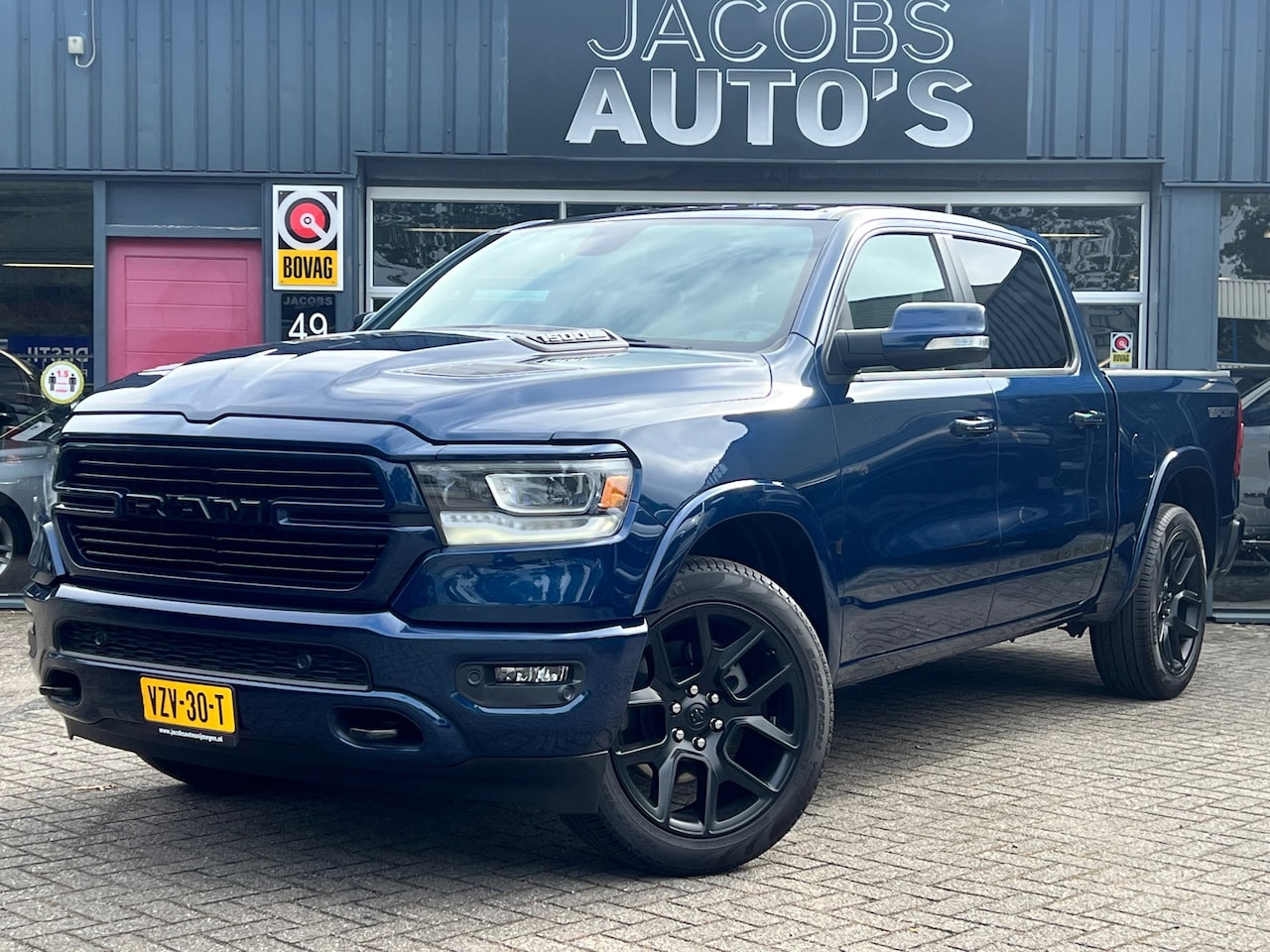 Dodge Ram 1500 - 5.7 V8 4x4 Crew Cab Sport 5.7 V8 4x4 Crew Cab Sport - AutoWereld.nl