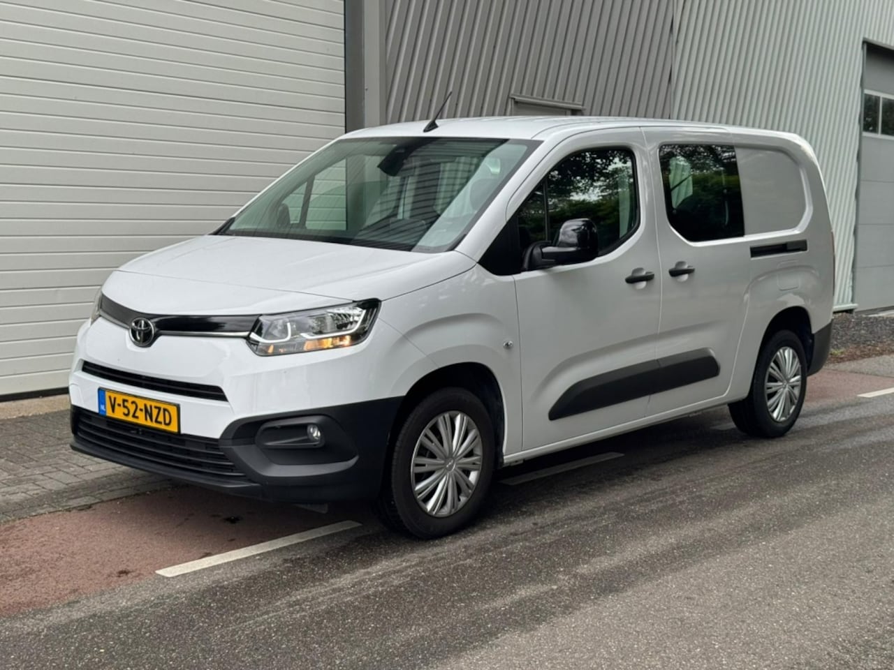 Toyota ProAce City - 1.2 T Prof Long - AutoWereld.nl