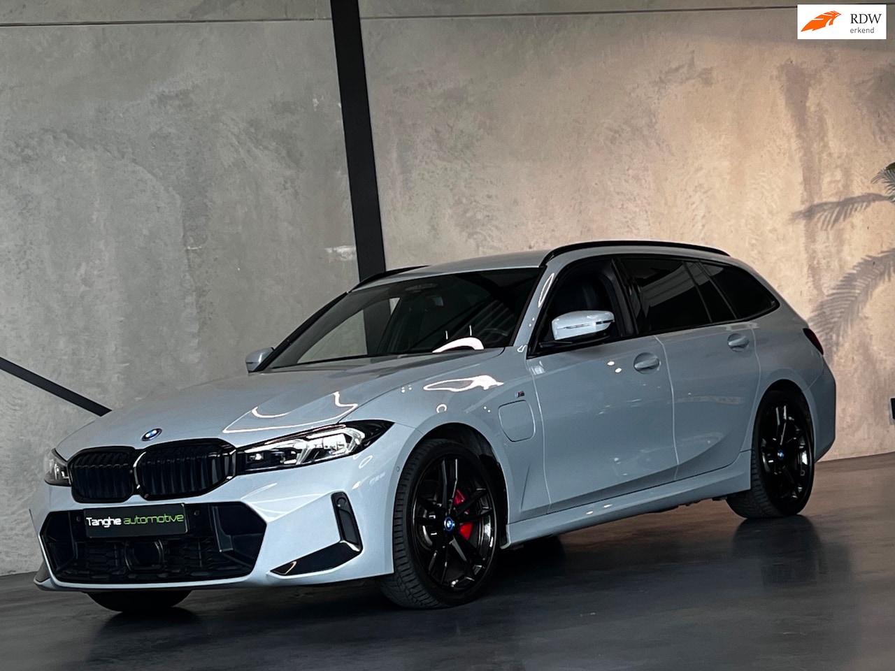 BMW 3-serie Touring - 330e M-Sport Pro,Head-Up,Laser,ACC,Trekhaak,Adaptive ophanging M technic ! - AutoWereld.nl