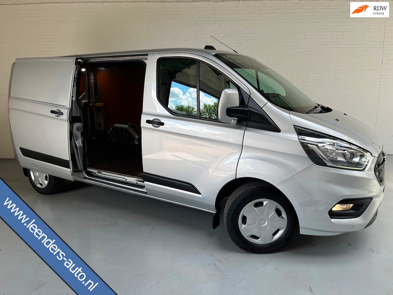 Ford Transit Custom - Automaat 300 2.0 TDCI 130pk L2H1 Limited 3persoons, Airco, Navigatie, Trekhaak, Metallic l - AutoWereld.nl