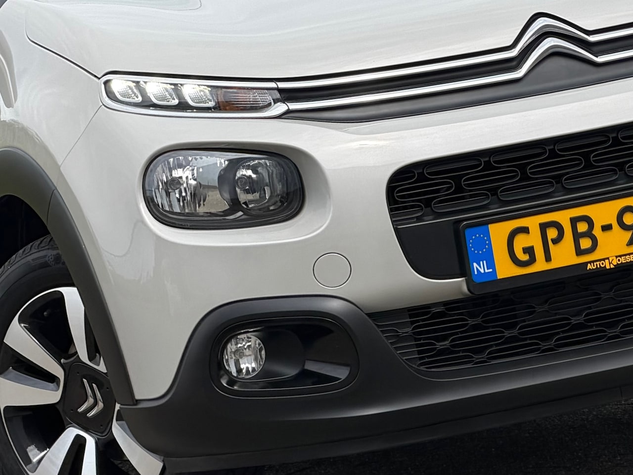 Citroën C3 - 1.2 PureTech 110pk Shine Automaat - Blanc Glacier - Slechts 49dkm - Fijn compleet - AutoWereld.nl