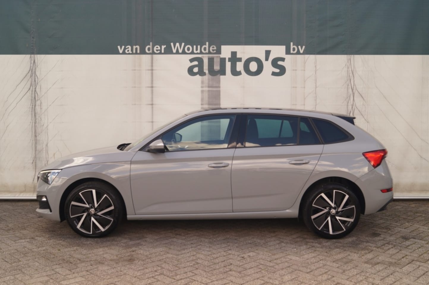 Skoda Scala - 1.0 TSI 110pk DSG Sport Business -PANO-LED-ECC- - AutoWereld.nl