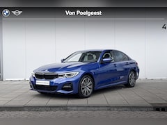 BMW 3-serie - Sedan 320e High Executive M-Sport 18 Inch / Stuur & Stoelverwarming / Getinte Ramen Achter