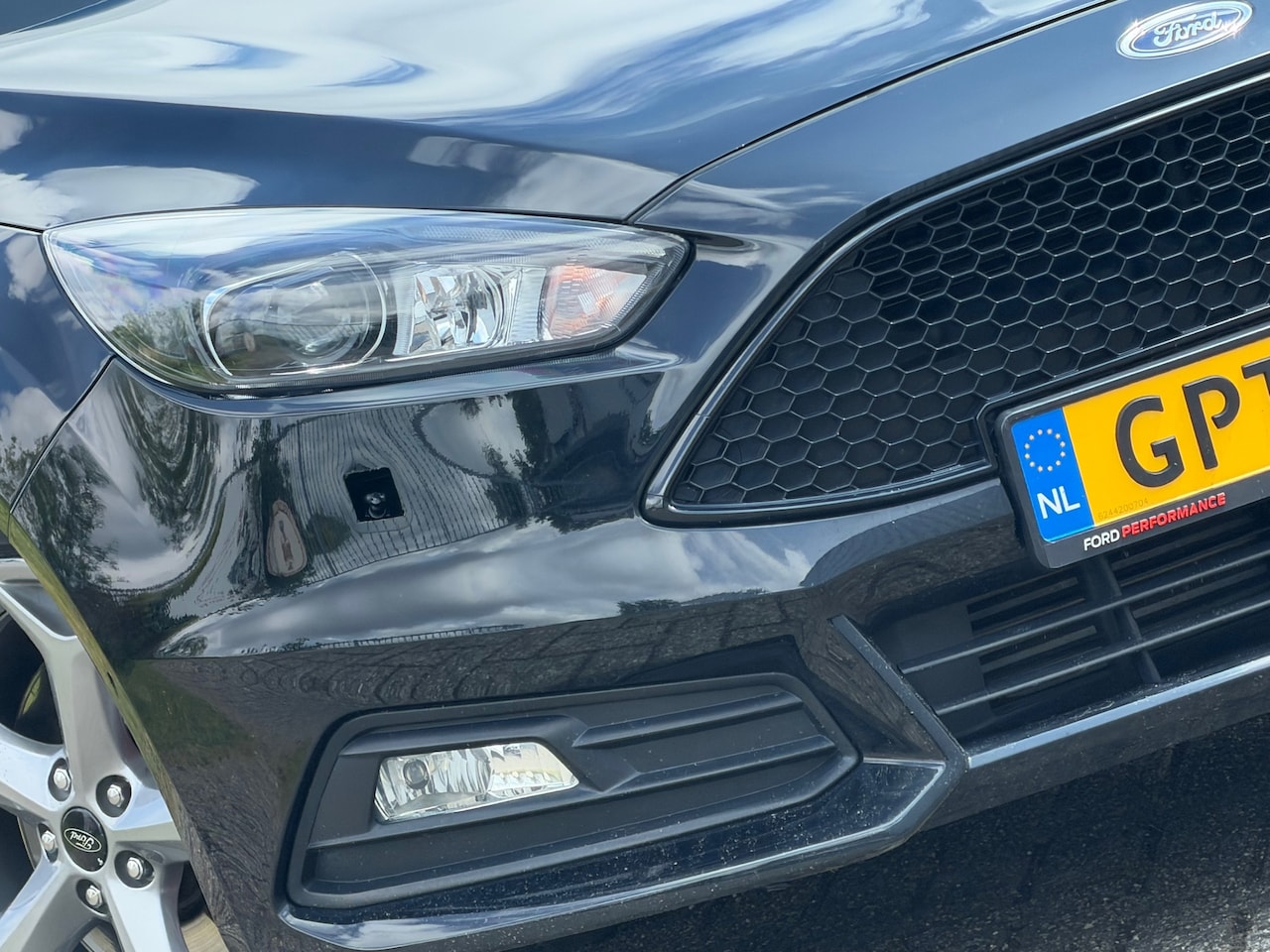 Ford Focus Wagon - 2.0 ST - Shadow Black Metallic - Recaro//2xLed/Winterpakket - AutoWereld.nl