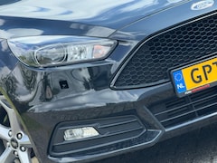 Ford Focus Wagon - 2.0 ST - Shadow Black Metallic - Recaro//2xLed/Winterpakket