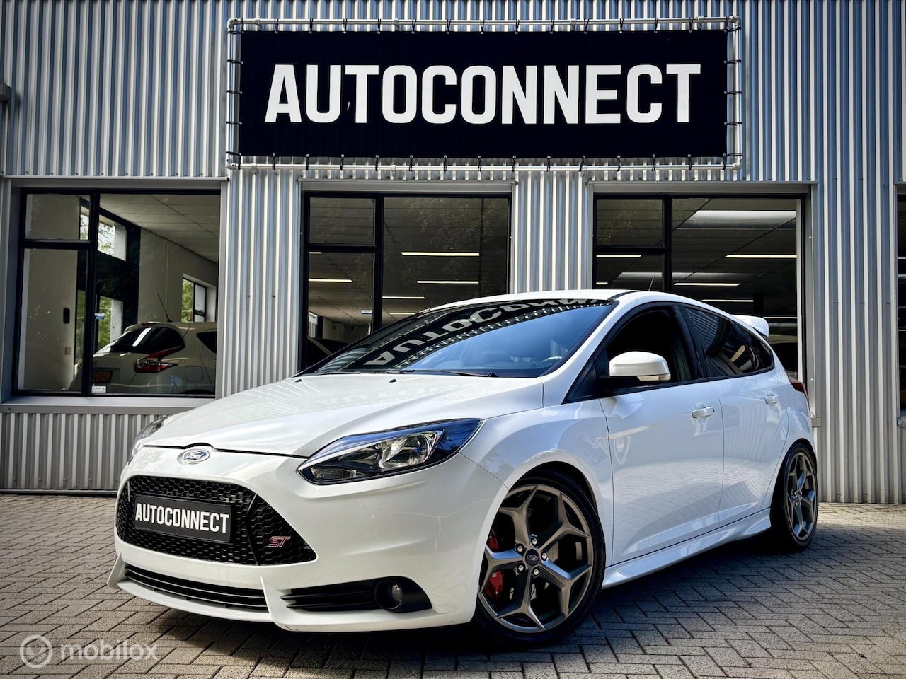 Ford Focus - 2.0 EcoBoost ST. NAVI, CAMERA, CRUISE, STOELVERWARMING - AutoWereld.nl