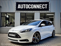 Ford Focus - 2.0 EcoBoost ST. NAVI, CAMERA, CRUISE, STOELVERWARMING