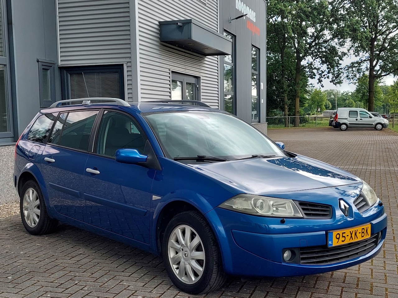 Renault Mégane Grand Tour - 2.0-16V Tech Line trekhaak climate control xenon verlichting - AutoWereld.nl