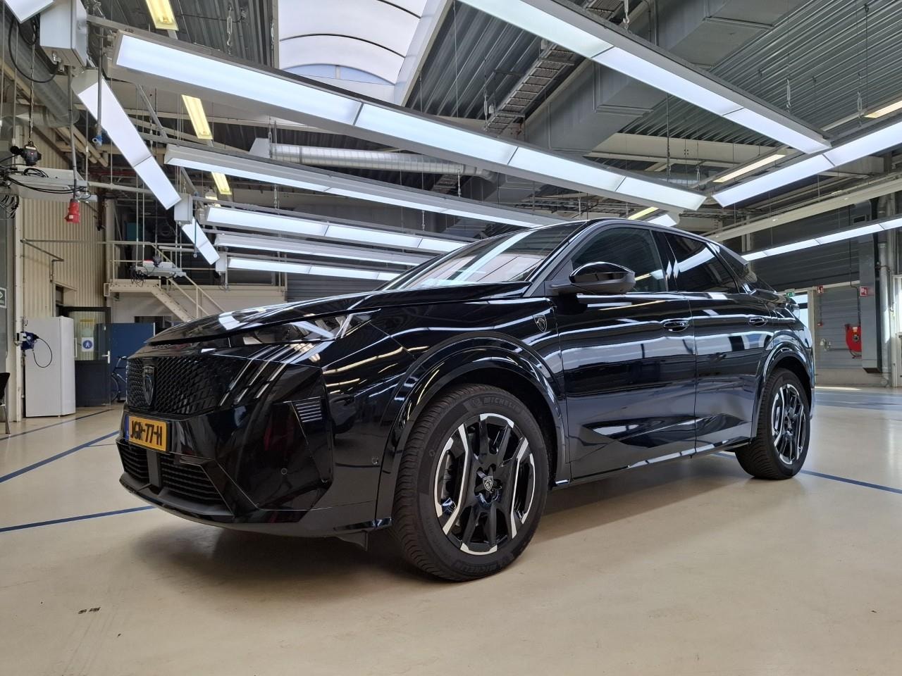 Peugeot e-3008 - EV 73 kWh 210pk - AutoWereld.nl