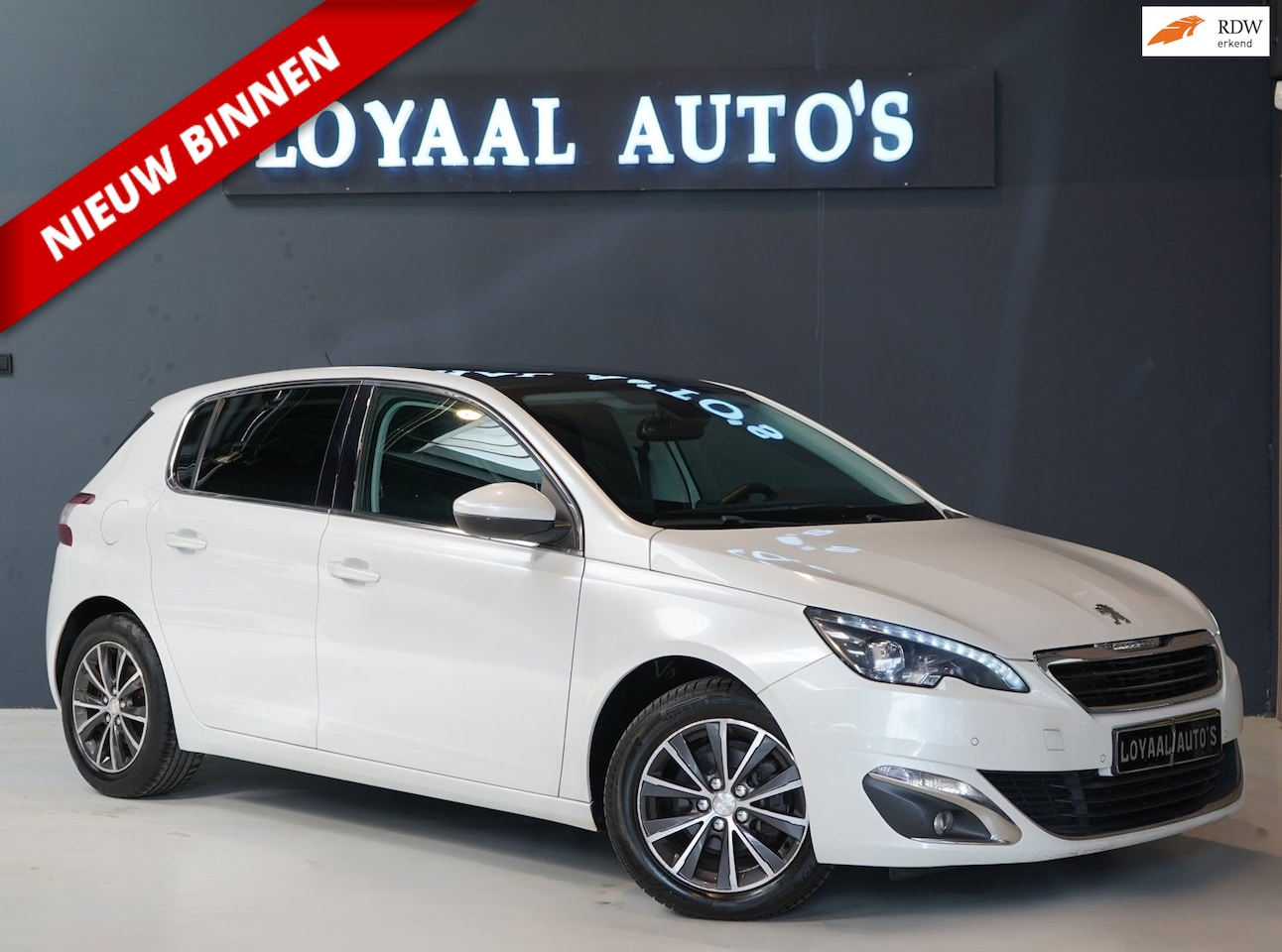 Peugeot 308 - 1.2 PureTech Allure | NAVI | GLAZEN-DAK | AIRCO | CRUISE | PDC | NAP | APK. - AutoWereld.nl