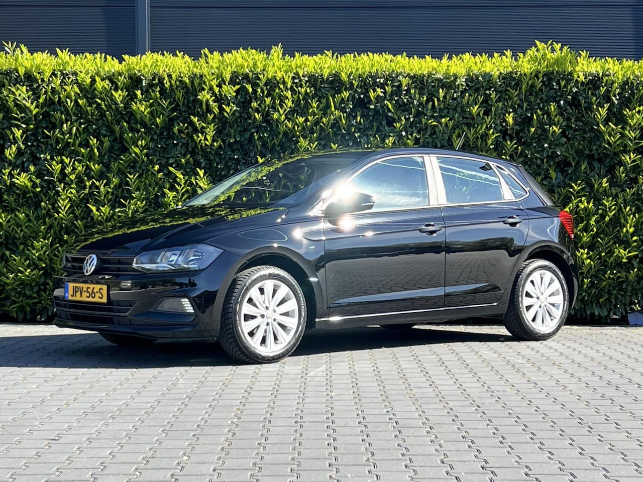 Volkswagen Polo - 1.0 MPI Trendline 1.0 MPI Trendline, CARPLAY, NAVIGATIE, CRUISE CONTROL, AIRCO, STOELVERWARMING, LICHTMETAAL - AutoWereld.nl