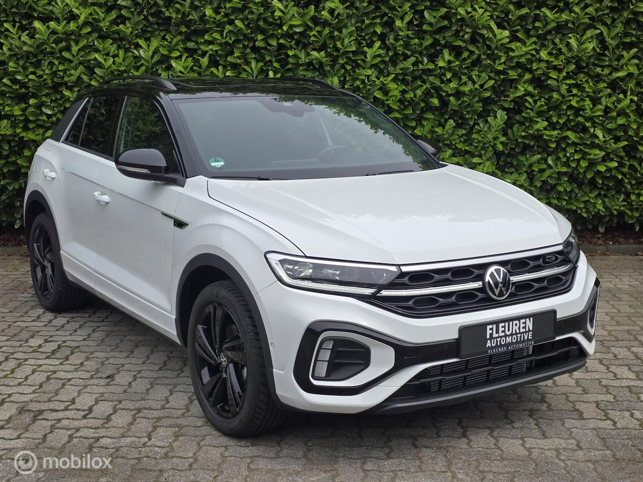 Volkswagen T-Roc - 1.5 TSI DSG R-Line ERGO|PANO|IQ|LEDGR|inBTW - AutoWereld.nl