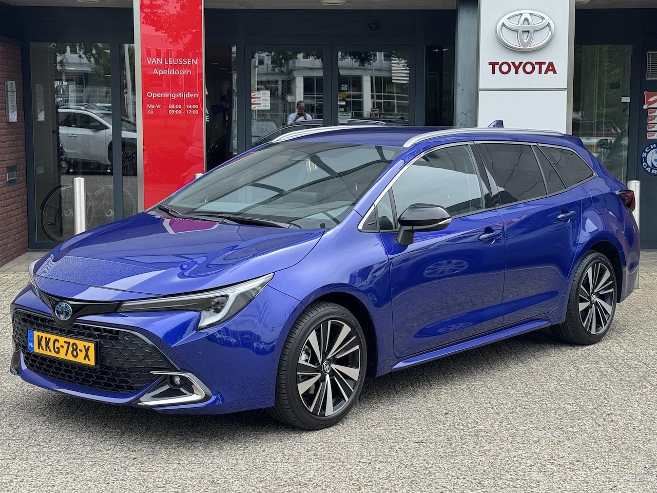 Toyota Corolla Touring Sports - Hybrid 140 Dynamic NIEUW DIRECT LEVERBAAR MET HOGE KORTING STOELVERWARMING PARK-SENSOREN K - AutoWereld.nl
