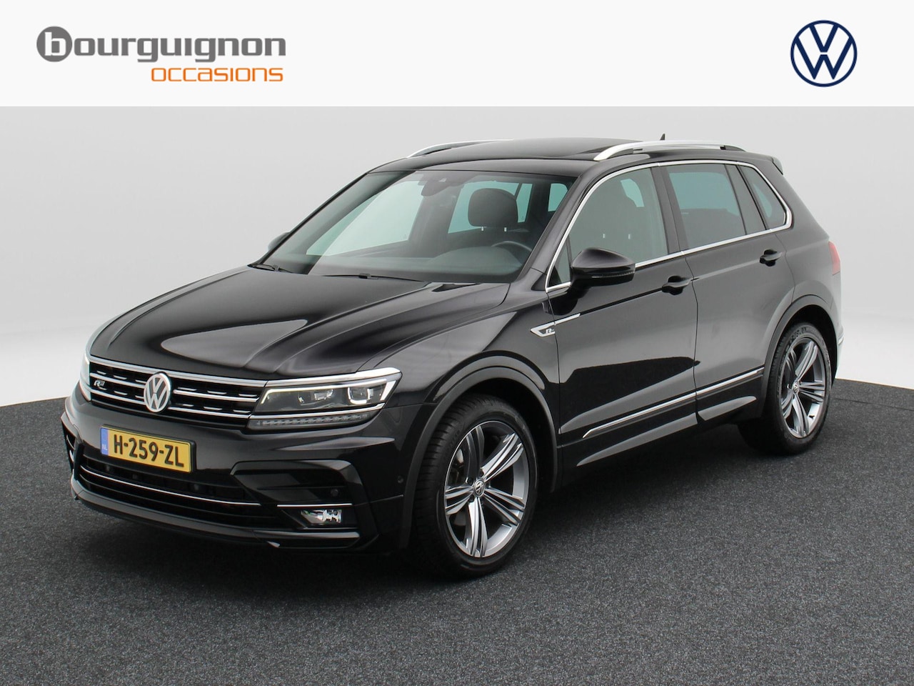 Volkswagen Tiguan - 1.5 TSi 150 Pk Automaat R-Line | Stoelverwarming | Panorama dak | Camera | Carplay | Adapt - AutoWereld.nl