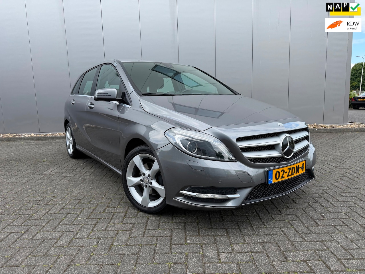 Mercedes-Benz B-klasse - 180 Ambition|DEALEROH|1Eeig|NIEUWSTAAT - AutoWereld.nl