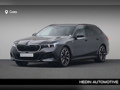 BMW i5 Touring - eDrive40 84 kWh | M Sportpakket Pro | Stuurwielrand verwarmd | Comfort Access | Iconic Glo