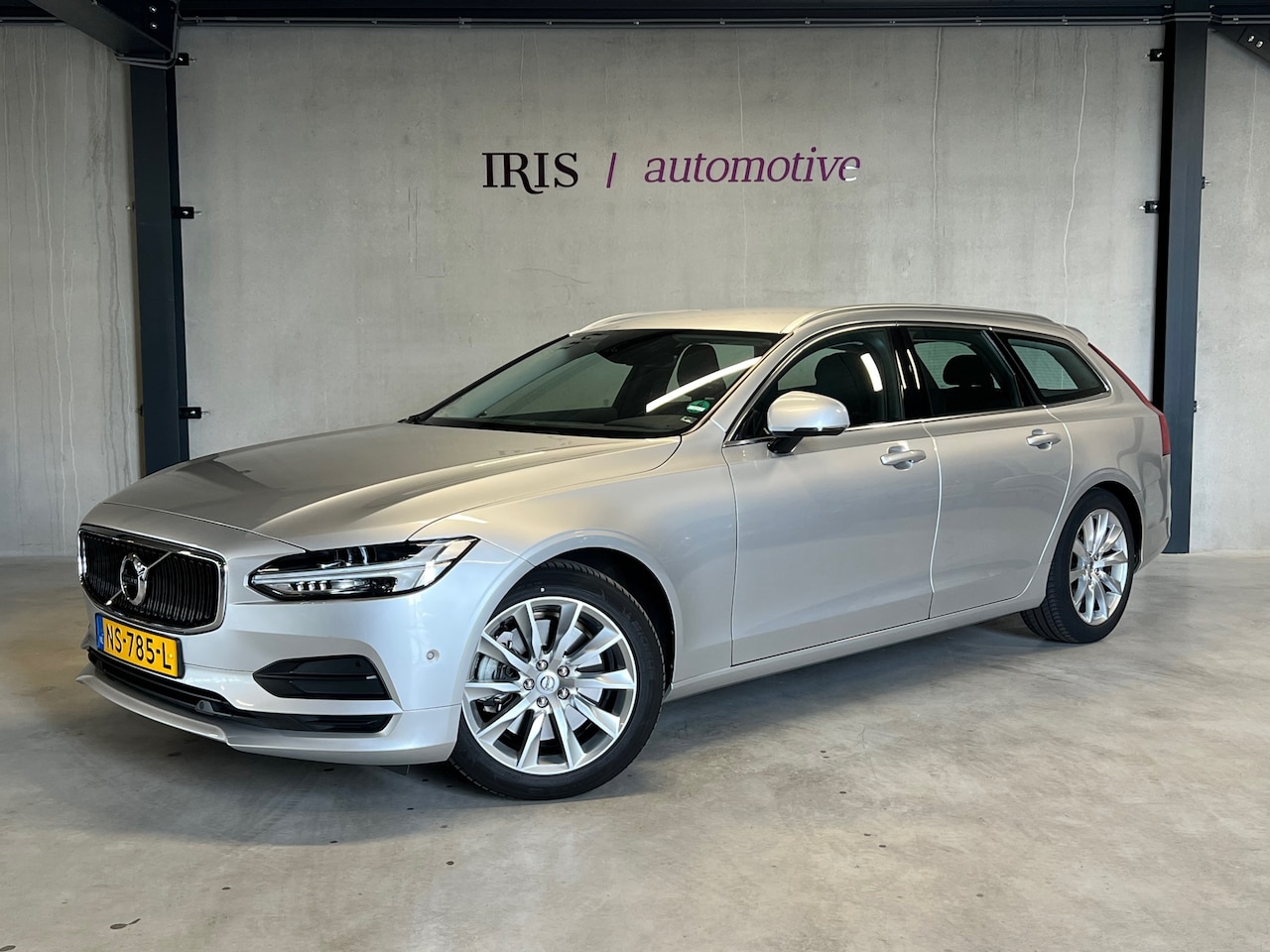 Volvo V90 - 2.0 T5 Momentum - org NL - 1e eig - Dealerond - El trekhaak - BLIS - Leer - PDC - AutoWereld.nl