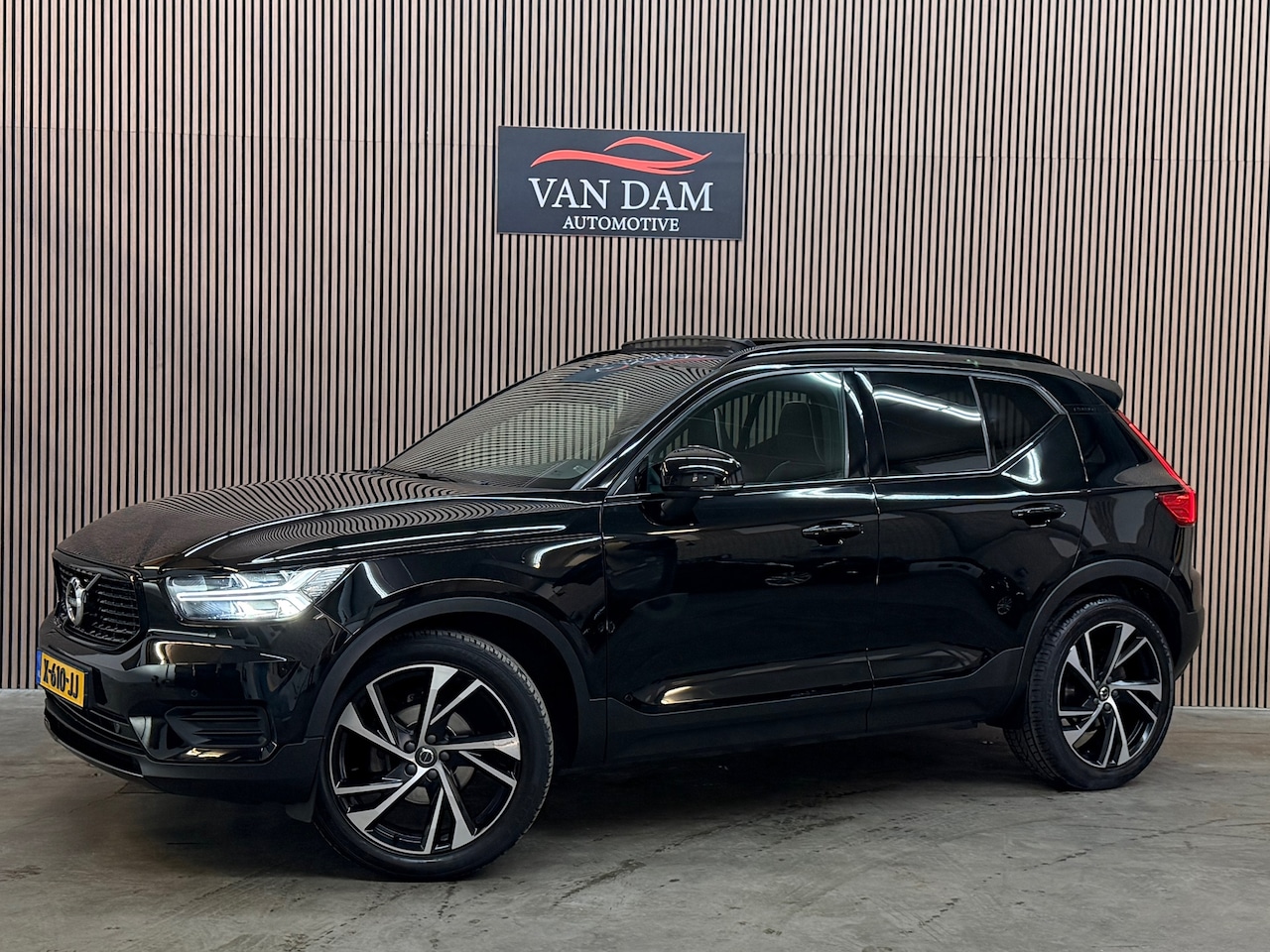 Volvo XC40 - 1.5 T3 R-Design 2020 PANO LED CAMERA CAR-PLAY KEYLESS - AutoWereld.nl