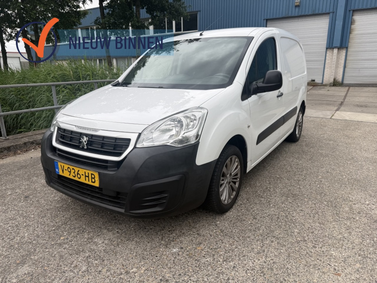 Peugeot Partner - 120 1.6 BlueHDi L1XR - AutoWereld.nl