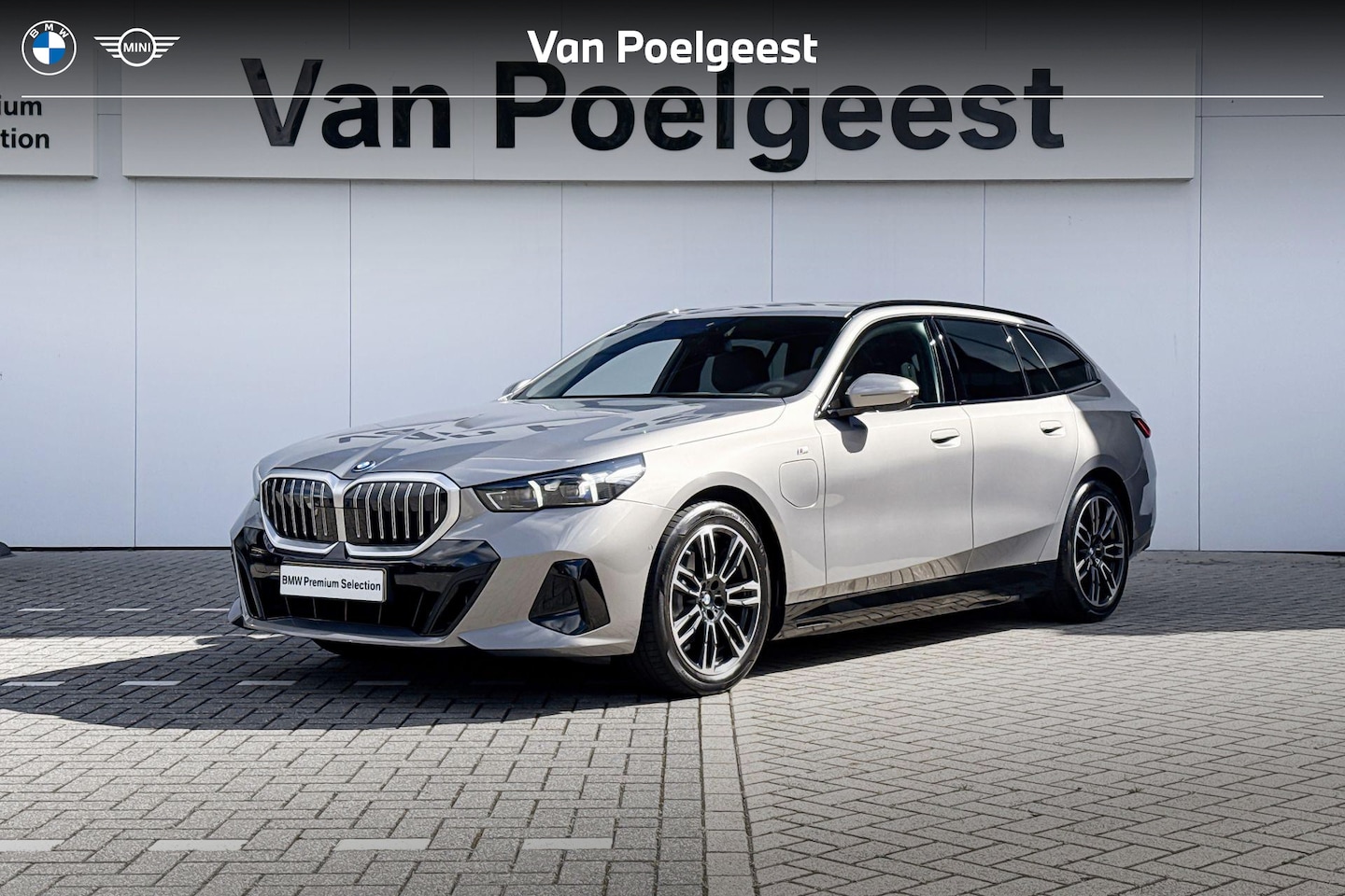 BMW 5-serie Touring - 530e | M Sport | Innovation Pack | Driving Assistant Professional - AutoWereld.nl